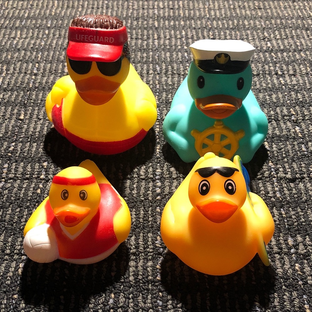🚚 Beach Day Rubber Duck Set